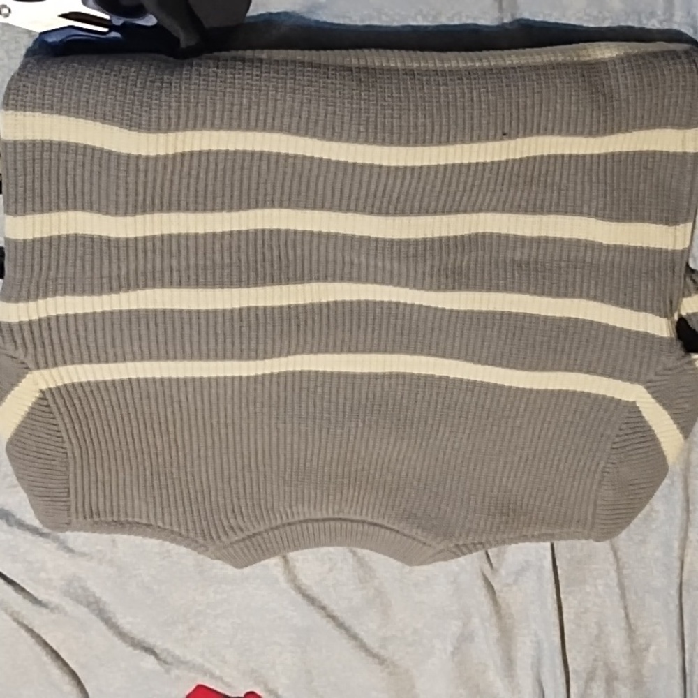 Sweater - Picture 4 of 5